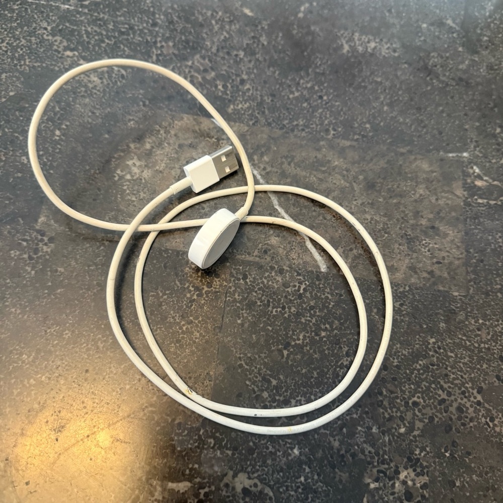 Apple charger bundle - Picture 2 of 2